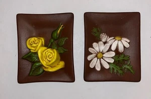 Placas de pared de cerámica de margarita y rosa de aproximadamente 4 x 4,5" hechas a mano MCM vintage - Imagen 1 de 9