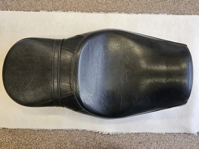 Triumph Rocket III, CLASSIC & ROADSTER hasta 2019 doble asiento T2301990 nuevo Foto 1 de 2