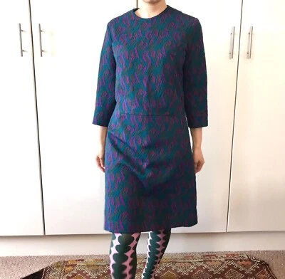 Vestido vintage década de 1960 padrão psicodélico crimpleno cor pavão Reino Unido 12 - Imagem 1 de 3