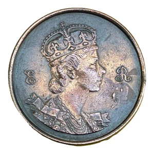 Large Copper Color Queen Elizabeth Button, Coronation Commemorative, E R - Picture 1 of 5
