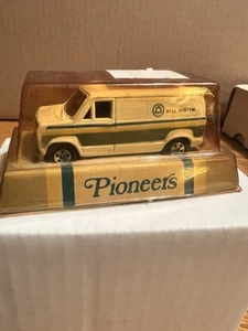 Ertl Pioneers 1/64 Bell Systems Ford Van - Picture 1 of 5
