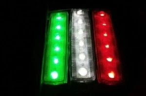 BANDIERA ITALIANA LUCI INGOMBRO 12-24V FANALINI TRICOLORE CAMION IMPERMEABILE - Foto 1 di 1