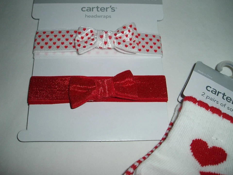 Nuevo Carter's Recién Nacido Bebé Niñas 2 Envolturas para la Cabeza y 2 Pares Calcetines Conjunto Foto 1 de 1