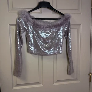 Blusa corta Forever 21 mediana púrpura con lentejuelas recortadas de piel nueva con etiquetas fuera del hombro fiesta - Imagen 1 de 5