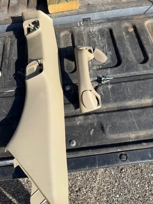 MANGO DE ASISTENCIA LATERAL DEL CONDUCTOR TOYOTA TUNDRA Foto 1 de 2