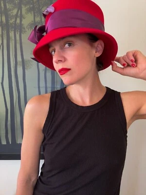 Sombrero vintage rojo lana púrpura seda lazo estilo derby para mujer Foto 1 de 4