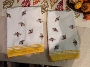 set of 2 bathroom hand towels with bee design 28x18 Caro home white with yellow - Picture 1 of 3