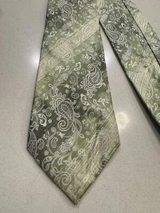 Van Heusen Stain Resistant Green Paisley 100% Silk Men’s Neck Tie Made In China - Picture 1 of 6