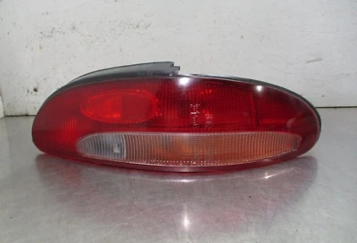 Luz trasera derecha del lado del pasajero Mirage 1993-1996 cupé de 2 puertas. OEM Foto 1 de 4