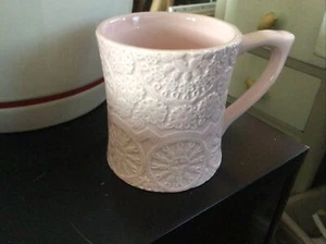 Global Design Connection Kate Williams Becher rosa geprägte Spitze 4-1/8" SO27 - Bild 1 von 4