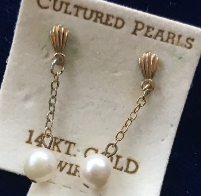 VINTAGE GOLD TONE WHITE CULTURED PEARL PIERCED 14K GOLD EAR WIRE EARRINGS - Image 1 of 4