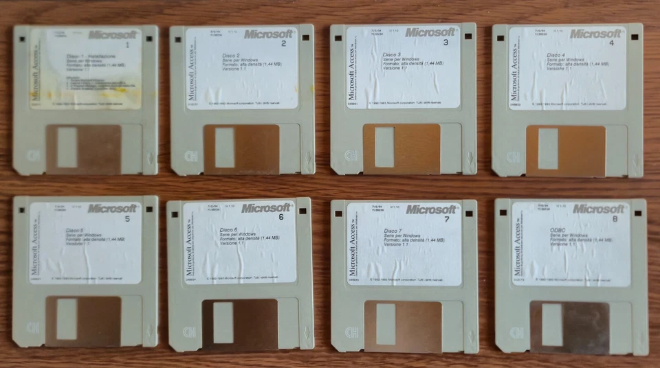 MICROSOFT ACCESS 1.1 x WINDOWS- 8 FLOPPY DISK, senza scatola. - Immagine 1 di 1