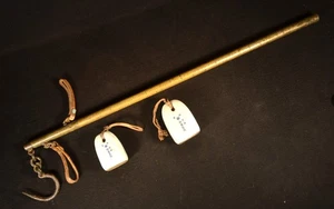 BALANZA HAKARI JAPONESA VINTAGE RARA SEGUNDA GUERRA MUNDIAL con 2 pesos de porcelana originales - Imagen 1 de 18