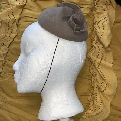 Chapéu fascinador de feltro de lã vintage chapéu de conversa feito à mão por Sharon Nouveau chapéus - Imagem 1 de 4