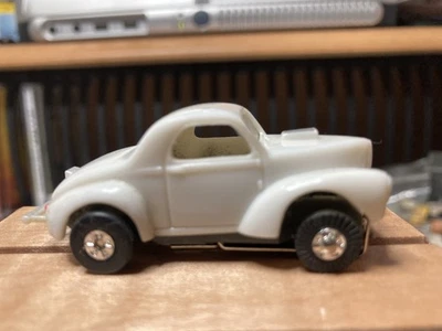 White Tjet style Willys coupe on Playing Mantis chassis - Image 1 of 4