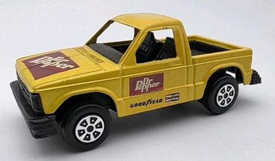 Camión de juguete Tootsie Chevy S-10 Dr Pepper Goodyear amarillo Foto 1 de 3