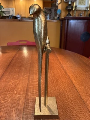 Estatuilla escultura pájaro en percha loro metal dorado estilo moderno de mediados de siglo Foto 1 de 4
