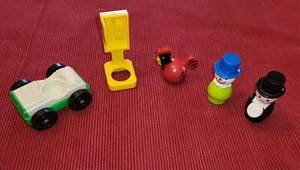 Vintage Fisher Price Little People Ringmaster Clown Rooster Phonebooth Car - Picture 1 of 9