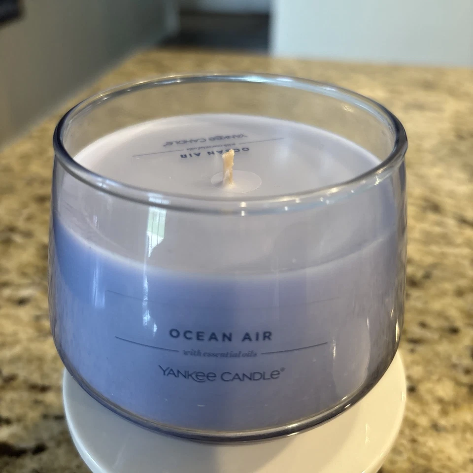 Yankee Candle Ocean Air con aceites esenciales, tarro redondo de vidrio de 10 oz Foto 1 de 3