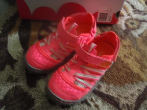 JUMPING BEANS HOT PINK WATER SHOES GIRLS SZ 10 TODDLER BRAND NEW RETAIL $34.99 - Picture 1 of 3