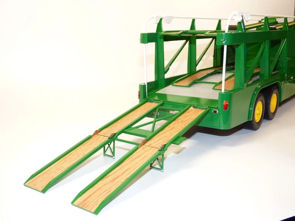 Camion TRANSPORTEUR FIAT 306/2 BARTOLETTI vert 1/18 Porte auto - Image 1 of 1