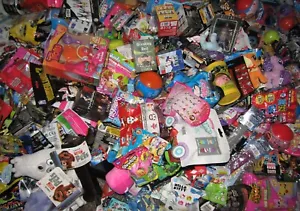 BULK TOYS BLIND BAGS FIGURES CARDS KEYCHAINS VINYLS PLUSH (100) MIX BOYS & GIRLS - Picture 1 of 8