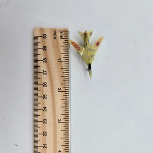 Micro Machines Russian Fighter Jet BOMBER USSR CCCP GIALLO MIMETICO - Vintage e raro - Foto 1 di 5