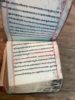 Plato y libro decorativo vintage de latón antiguo de 5 piezas Foto 1 de 4