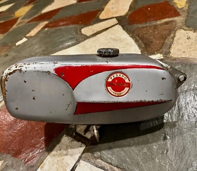 Бензобак/топливный бак Benelli/Motobi 125 куб. см и 250 куб. см Sport Special/Super Sport - Изображение 1 из 4