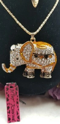 Collar Colgante Elefante Esmalte Ámbar y Cristal Betsey Johnson  Foto 1 de 4