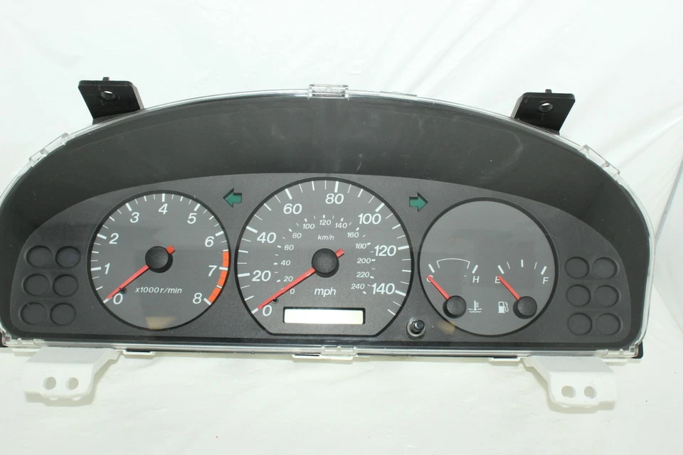 Cuadro de instrumentos velocímetro medidor de panel 00 Mazda 626 120.487 millas Foto 1 de 4