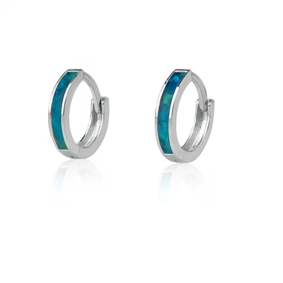 Pendientes de aro Huggie de ópalo verde oscuro de una fila de oro blanco de 14k Foto 1 de 2