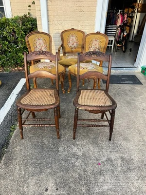 Antiga cadeira lateral estilo vitoriano de nogueira com assento de bengala, esculpida - Imagem 1 de 4