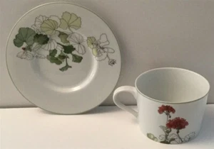 Block Spal China Geranium Pattern Circa 1981 Flat Cup and Saucer Set - Picture 1 of 2