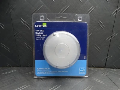 Soporte de lámpara de techo LED sin llave Leviton de 10 vatios, blanco R50-9850 Foto 1 de 4