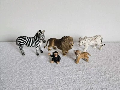 PACOTE 6 ANIMAIS DE ZOOLÓGICO SCHLEICH ZEBRA, LEÃO, TIGRE, CHIMPANZÉ - Imagem 1 de 4