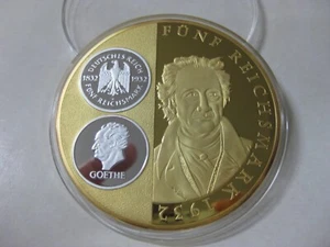 MEDALLA FÜNF REICHSMARK 1932 GOETHE-COBRE CON BAÑO DE ORO Y PLATA-PROOF - Picture 1 of 2
