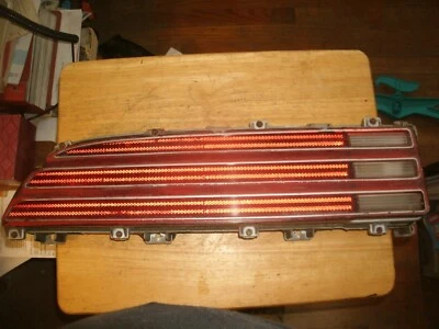 Lanterna traseira Pontiac Firebird 1974,75,76,77,78 LH - Imagem 1 de 2