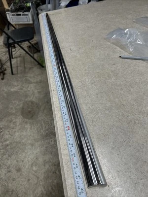 Moldura de panel de cuarto trasero izquierdo Oldsmobile 88 1950-51 4 puertas 4577082 Foto 1 de 4