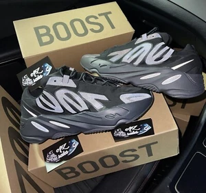 Adidas Yeezy Boost 700 MNVN Triple Black 9 Uk 💎 - Picture 1 of 5