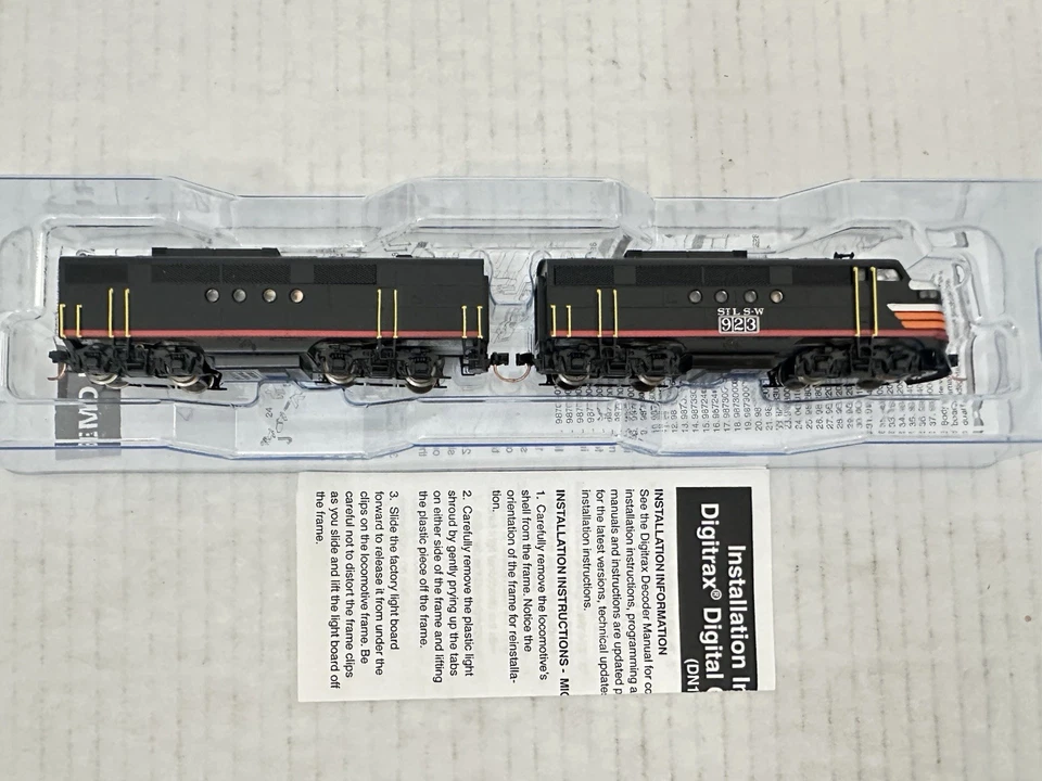 Micro-Trains N 992 00 031 EMD FT A/B  Unit Loco Set Cotton Belt #923 DCC - Image 1 of 4