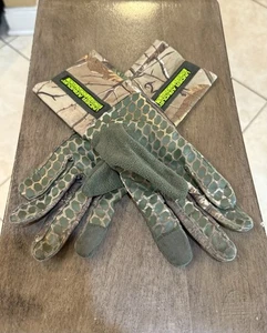 Women’s Under Armor Scent Control Hot Shot Camo Gloves with Textured Grip - Picture 1 of 4