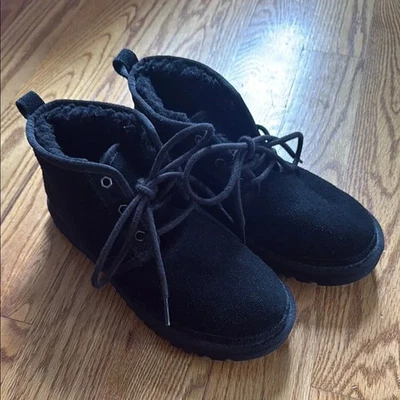 UGG 黑色麂皮绒 NEUMEL Chukka 系带靴 8 码 完好 — 第 1/4 张图片
