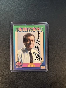 Tarjeta Hollywood Starline Chick Hearn 1991 firmada a mano en funda rara - Imagen 1 de 2