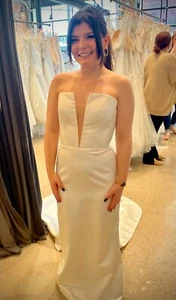 BRAND NEW wedding dress - Picture 1 of 3