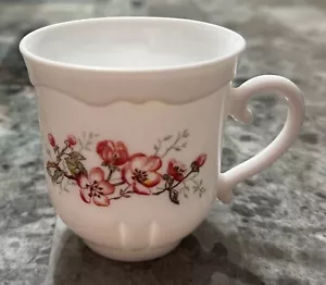TEETASSE Vintage ARCOPAL France 45 weiß mit rosa Blumenmuster FRANZÖSISCHE Blumen - Bild 1 von 6