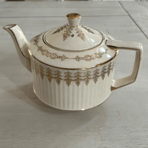 SADLER Vintage English Teapot - Picture 1 of 7