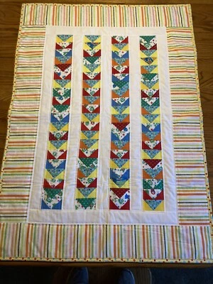 Edredón bebé hecho a mano nuevo gansos voladores, pequeños monstruos 32" X 42" Foto 1 de 4