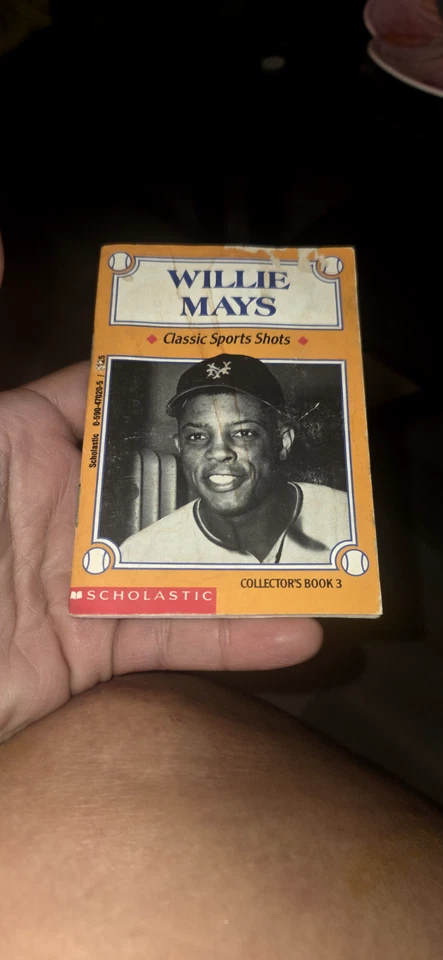 1993 Willie Mays Scholastic Classic Sports Shots Collectors Book 3 - Image 1 of 1