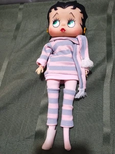 Vintage 1986 Marty Toys Betty Boop Fashion Doll ROSA vestito lana invernale LEGGI - Foto 1 di 15